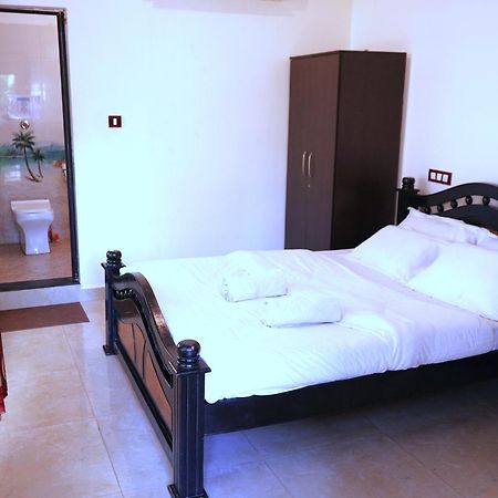 This Is It Beachfront - Rooms, Cafe & Events 阿姆波尔 外观 照片