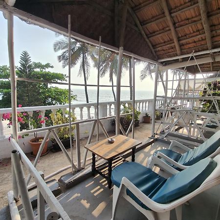 This Is It Beachfront - Rooms, Cafe & Events 阿姆波尔 外观 照片