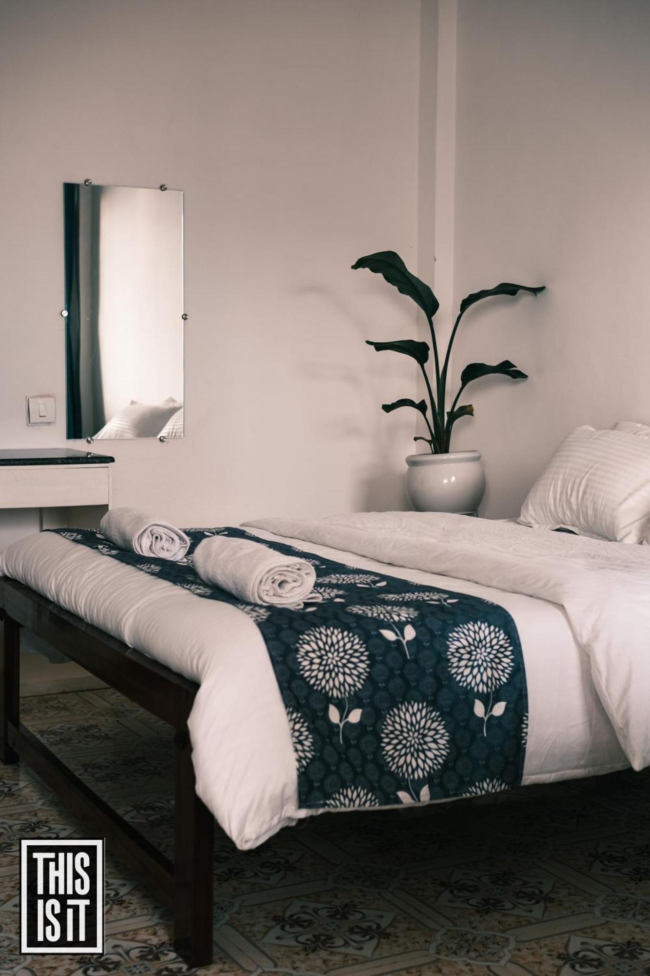 This Is It Beachfront - Rooms, Cafe & Events 阿姆波尔 外观 照片