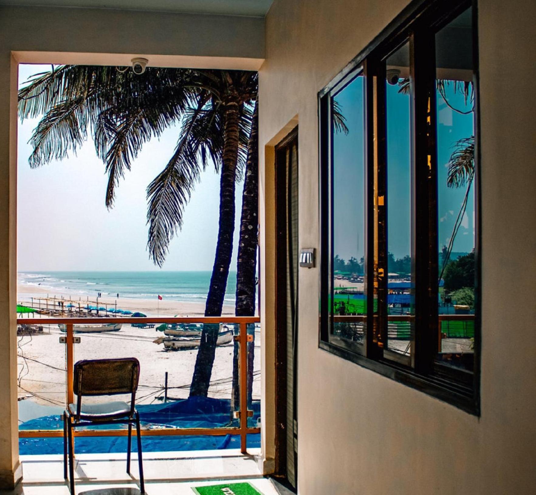 This Is It Beachfront - Rooms, Cafe & Events 阿姆波尔 外观 照片
