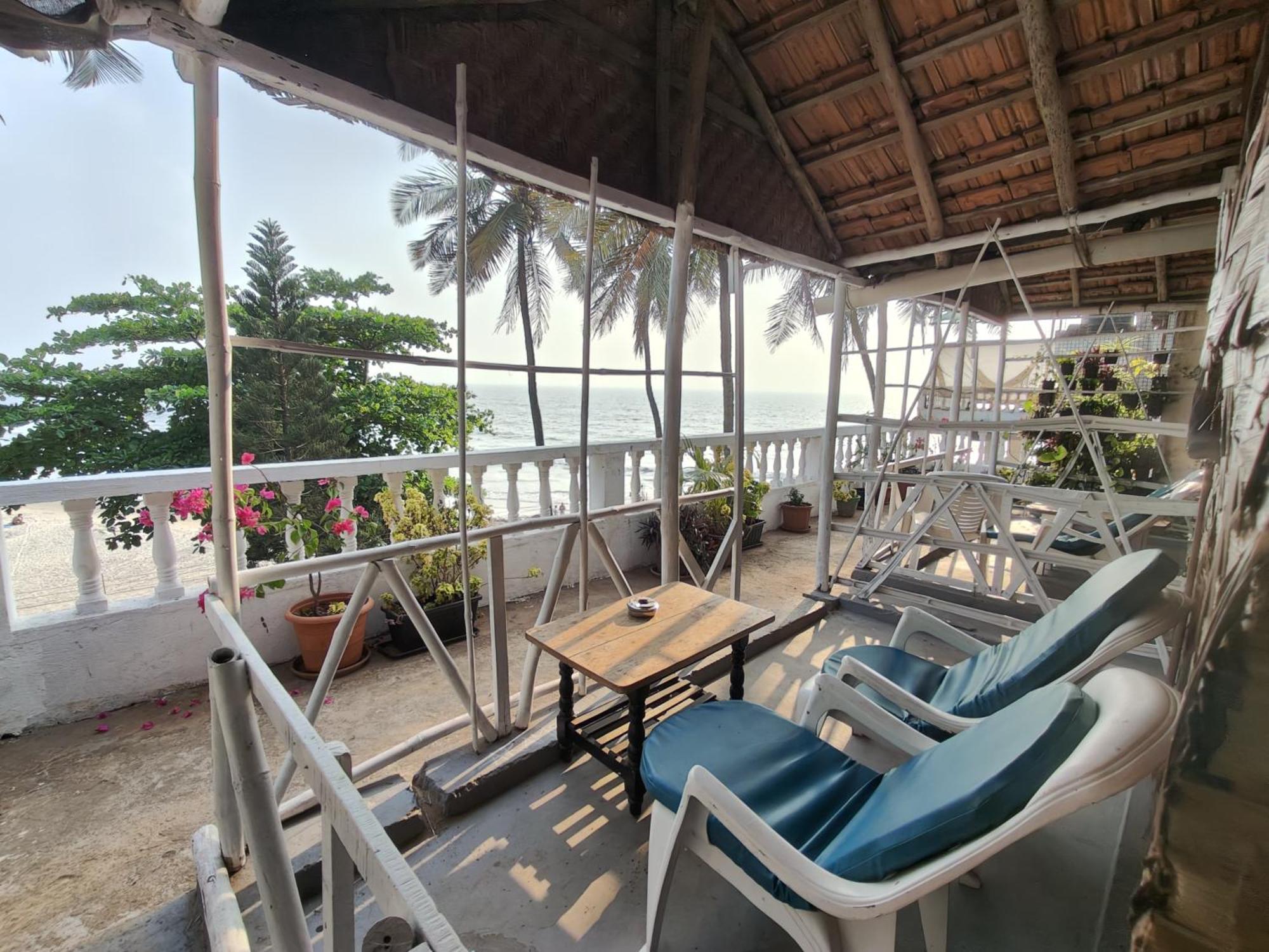 This Is It Beachfront - Rooms, Cafe & Events 阿姆波尔 外观 照片